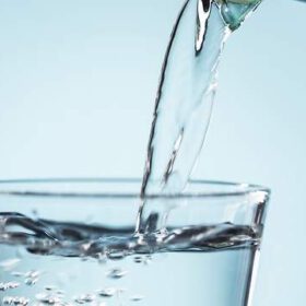 Nước mềm chứa natri có an toàn cho bạn và gia đình?