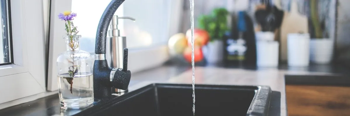 Thiết bị làm mềm nước sử dụng bao nhiêu muối