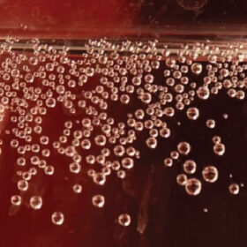 Cách loại bỏ vết nước cứng trên đồ thủy tinh